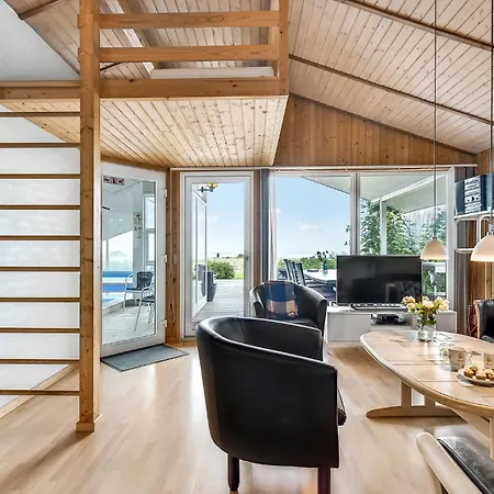 펜션 Awesome In Juelsminde With Sauna